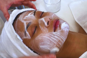 Glow by Tomoko customer getting facial treatment