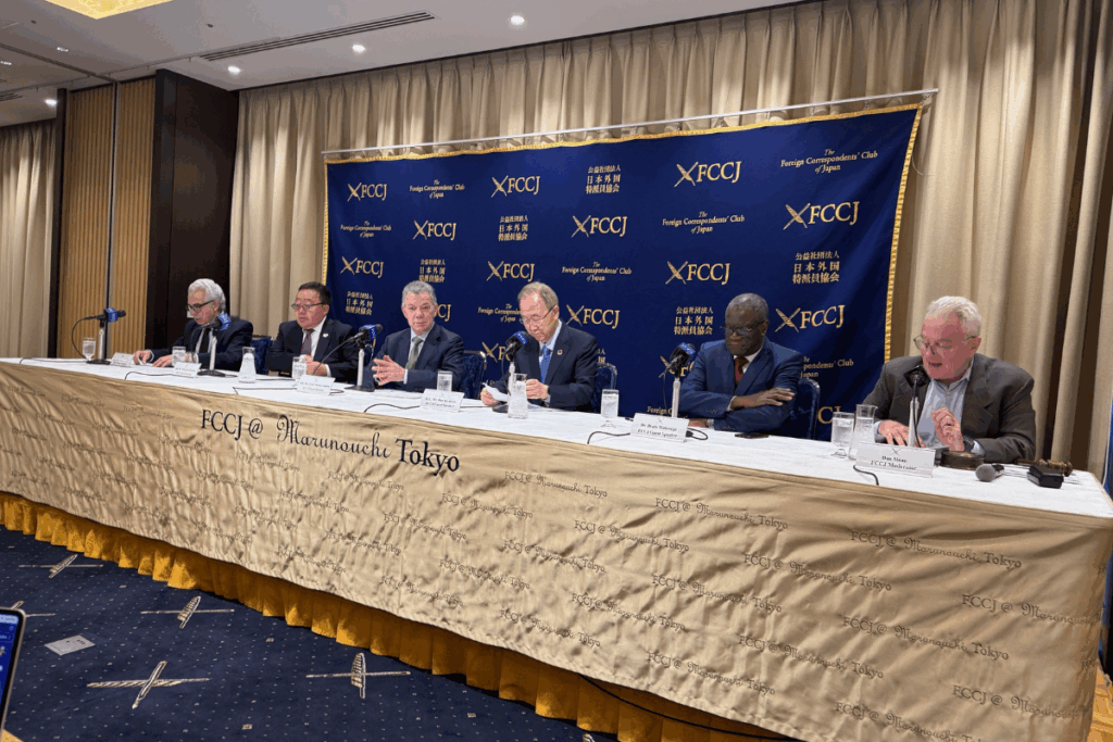 Nobel Laureates, Former Presidents Call For Peace and End to Arms Race