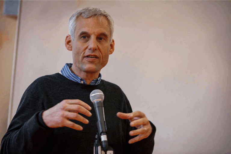 Leadership by Design: A Breakfast Roundtable with Daniel Hewett