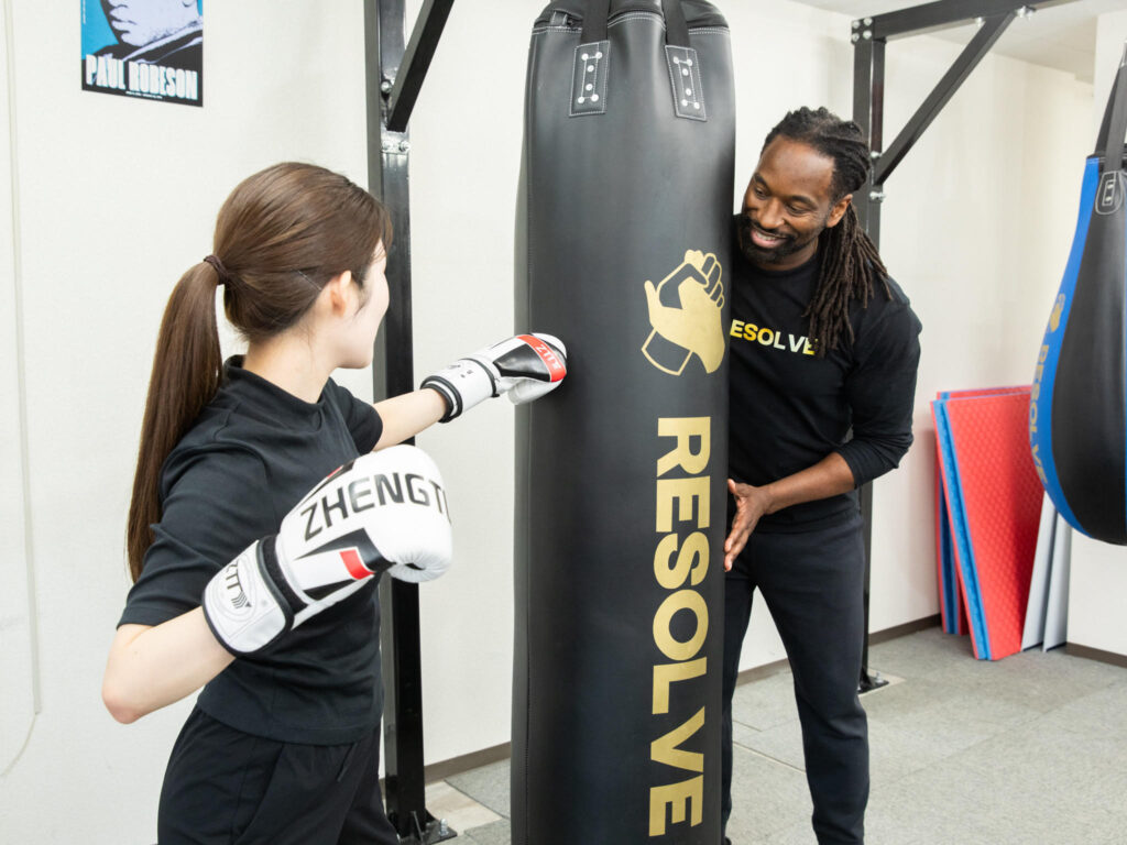 English-Speaking Fitness Coach Maurice Shelton - Resolve