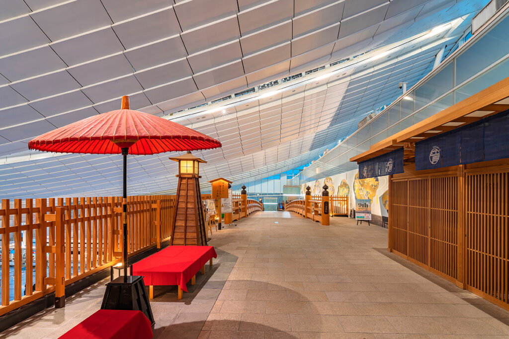 Haneda Airport’s popular Passenger Terminal dining area