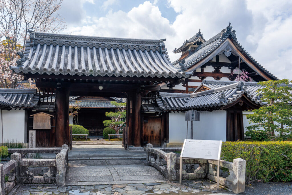 The gates of Shunkoin Temple open quietly into a peaceful courtyard, where the blend of Zen and historical elegance