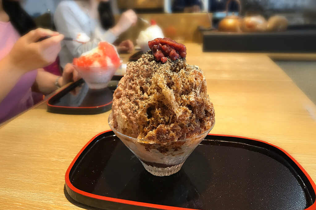 Kooriya Peace offers many delicious flavors, including chestnut rum mont blanc and melon jelly and black sugar laden with peanuts and kanten