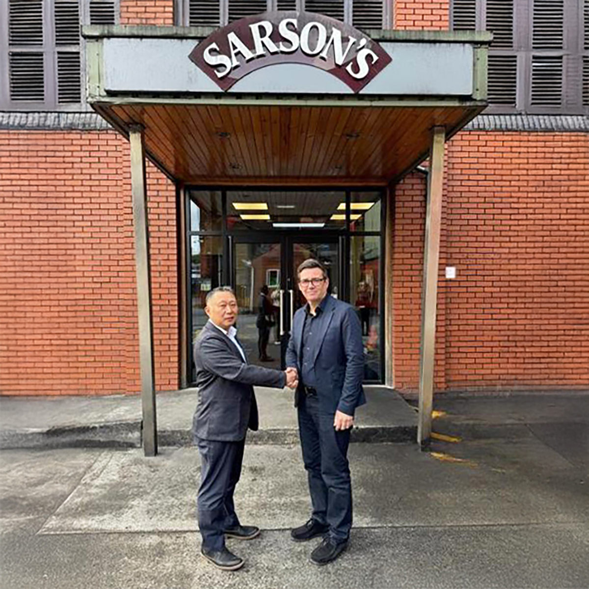 Mizkan UK CEO Chikara Tanaka and Greater Manchester Mayor Andy Burnham
Photo: UKTI