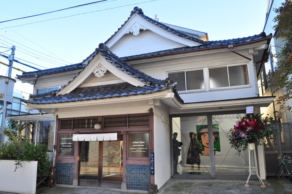 Some of the most popular contemporary private and independent galleries include SCAI the Bathhouse located in Tokyo’s Taito Ward, Yanaka.