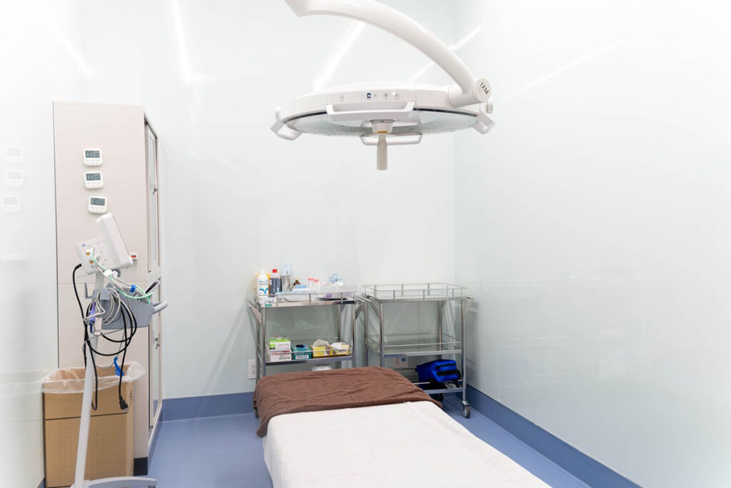 Himawari Clinic Patient Room with high tech equipment