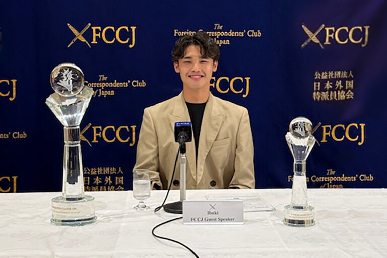 Award-winning Japanese magician Ibuki at the FCCJ