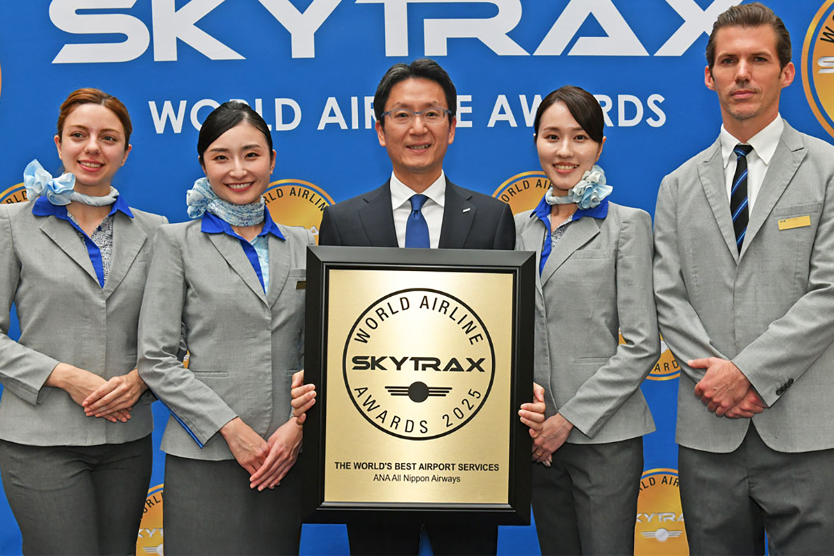 ANA staff celebrate at the World Airline Awards ceremony.