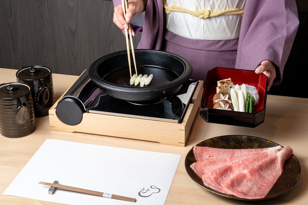 Scenes of Muwa Niseko’s luxury accommodations, ski facilities, dining experiences and exclusive owner amenities in Grand Hirafu.