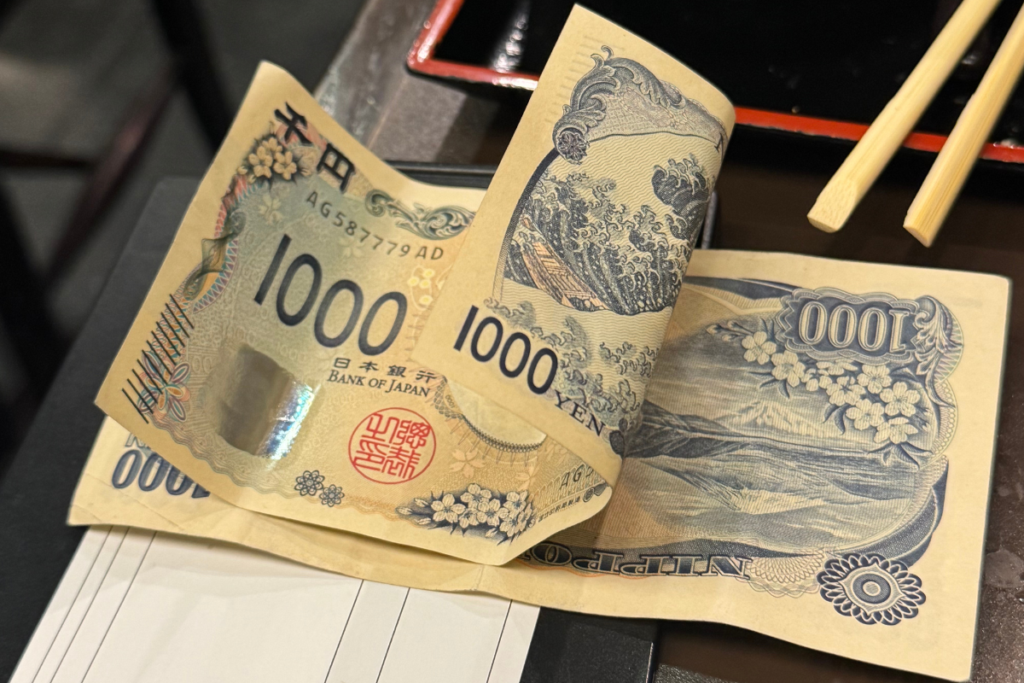 Japanese pay with cash