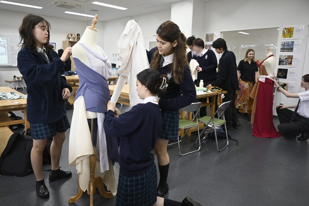 The Malvern College Tokyo Expressive Arts Program Students Collaborating