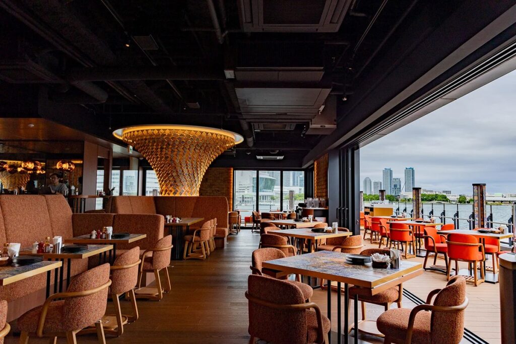 Huge restaurant and bar, Yokohama