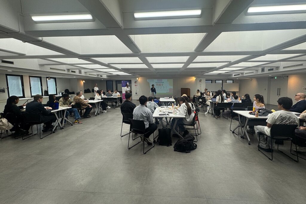 A 6-step kids hackathon with students actively listening