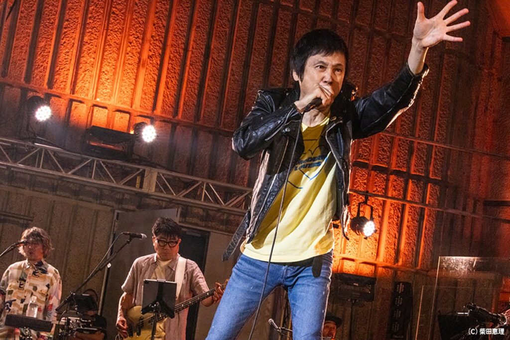 Celebrity musical performance at the Hibiya Music Festival, with instrumental backing
