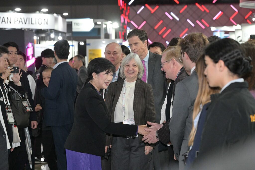 Yuriko Koike shaking hands at SusHi Tech