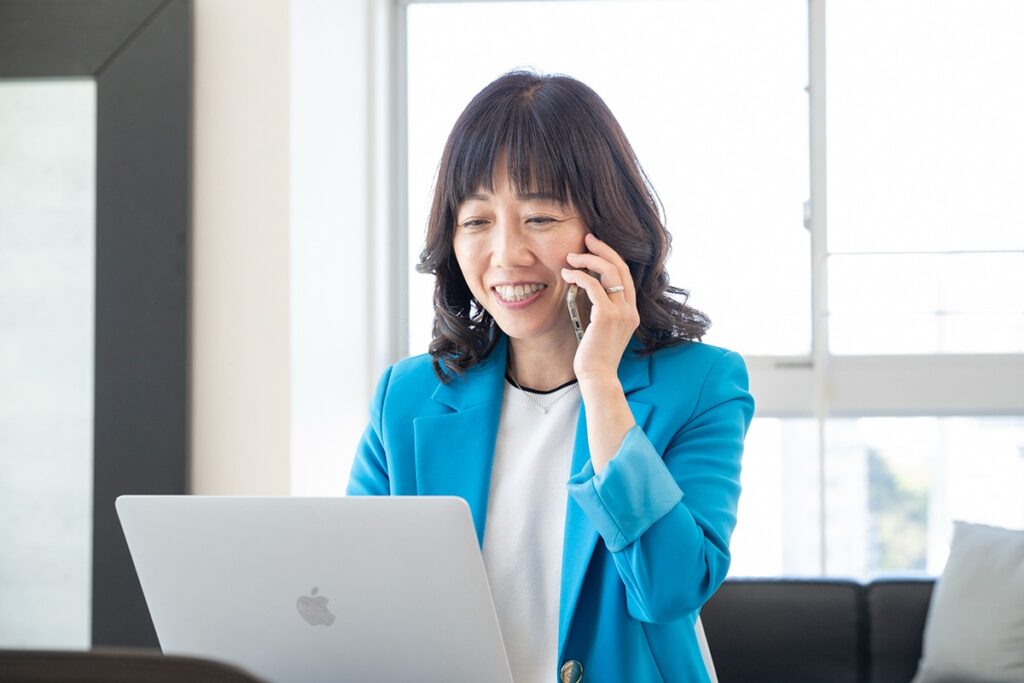 Aki Shimizu helps foreign buyers