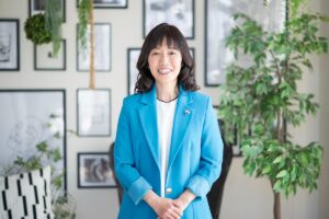 English speaking real estate agent Aki Shimizu